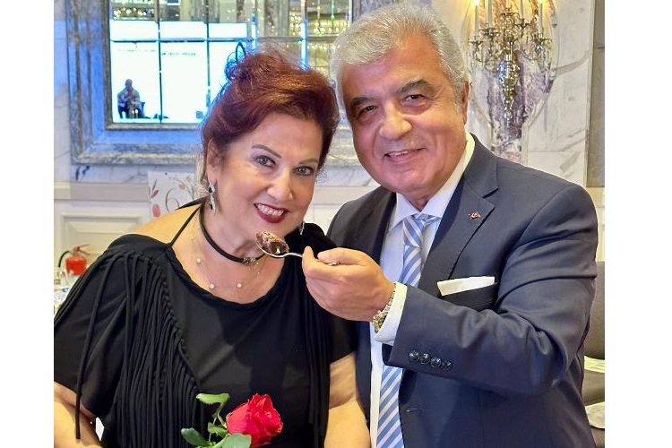 Mutlu Evliliklerinin 48. Yln Kutladlar
